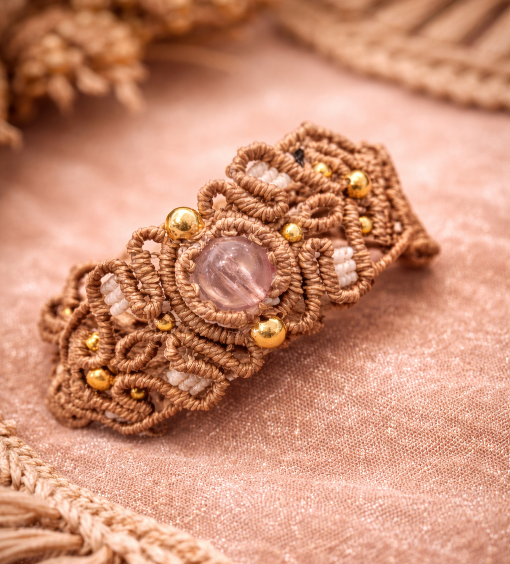 Rose Aura Makramee Armband